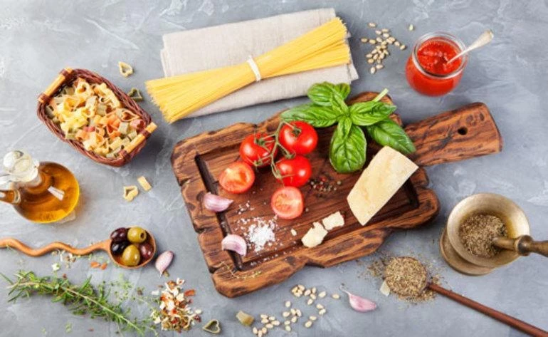 К чему снится еда: толкования сонников, вид и вкус приснившейся пищи, что означает много есть во сне