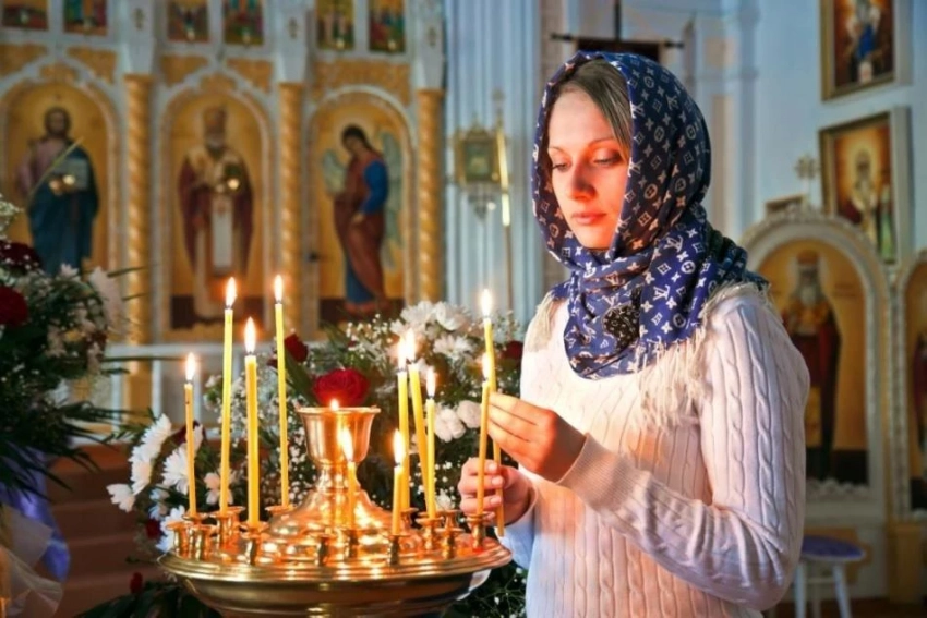 Можно заходить в церковь во время месячных