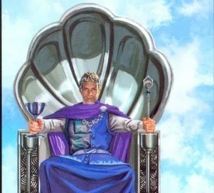 Король Кубков (Чаш): значение аркана Таро, сочетания с другими картами, толкование в гаданиях и раскладах, перевернутый и прямой