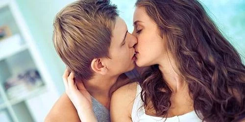 Если во сне поцеловал покойник в губы. Покойник целует обнимает. Сонник