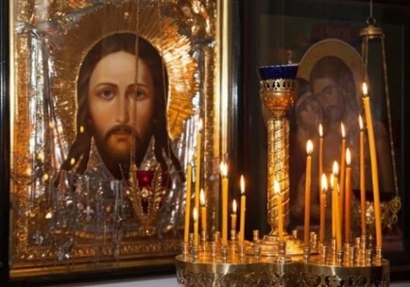 Сонник креститься перед церковью