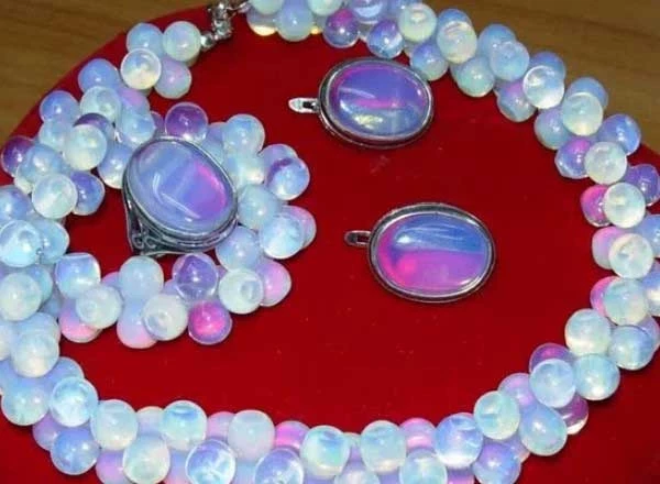 Какие камни подходят для Рака по знаку Зодиака